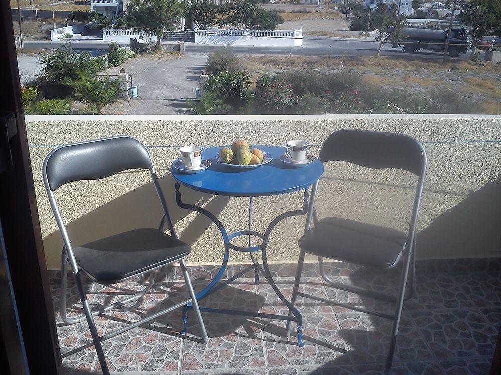 Marina's * Perivolos (Santorini)
